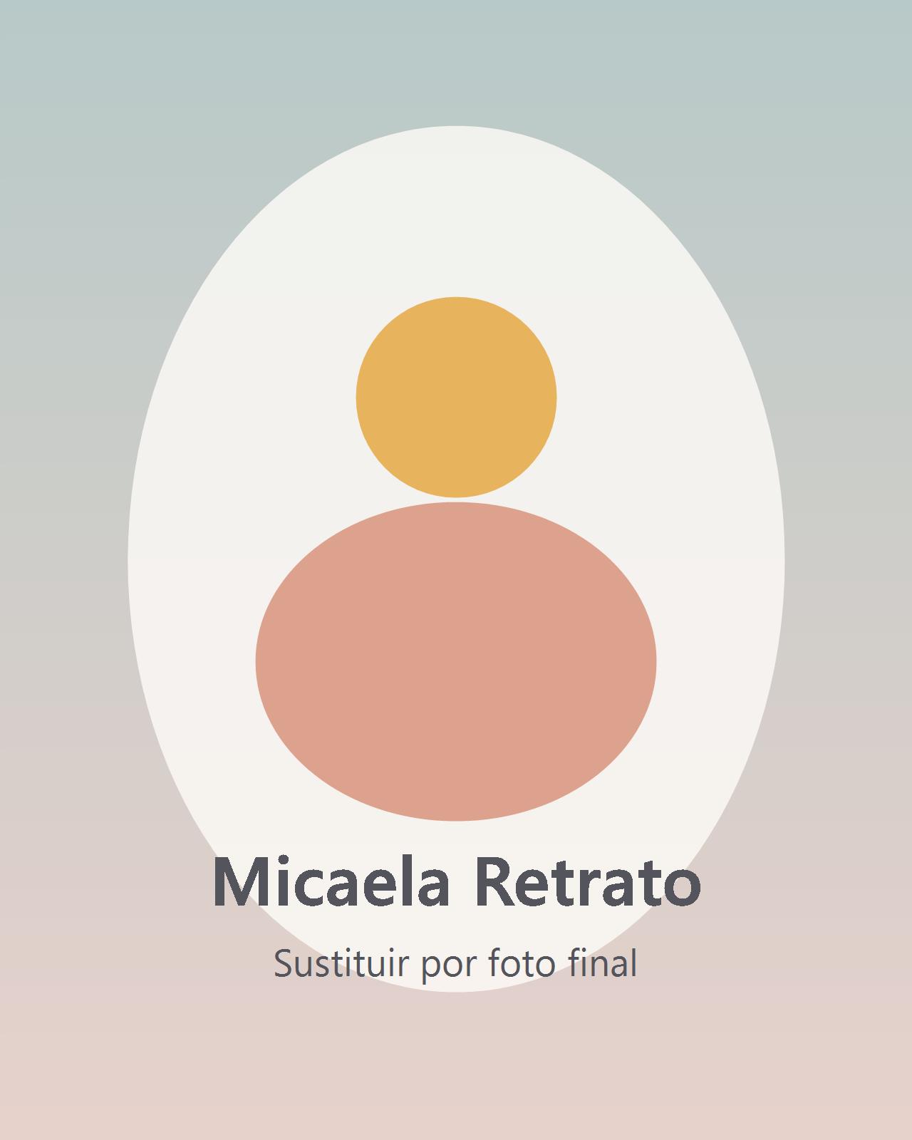 Micaela Gutierrez, psicologa online en Malaga, en un entorno relajado.
